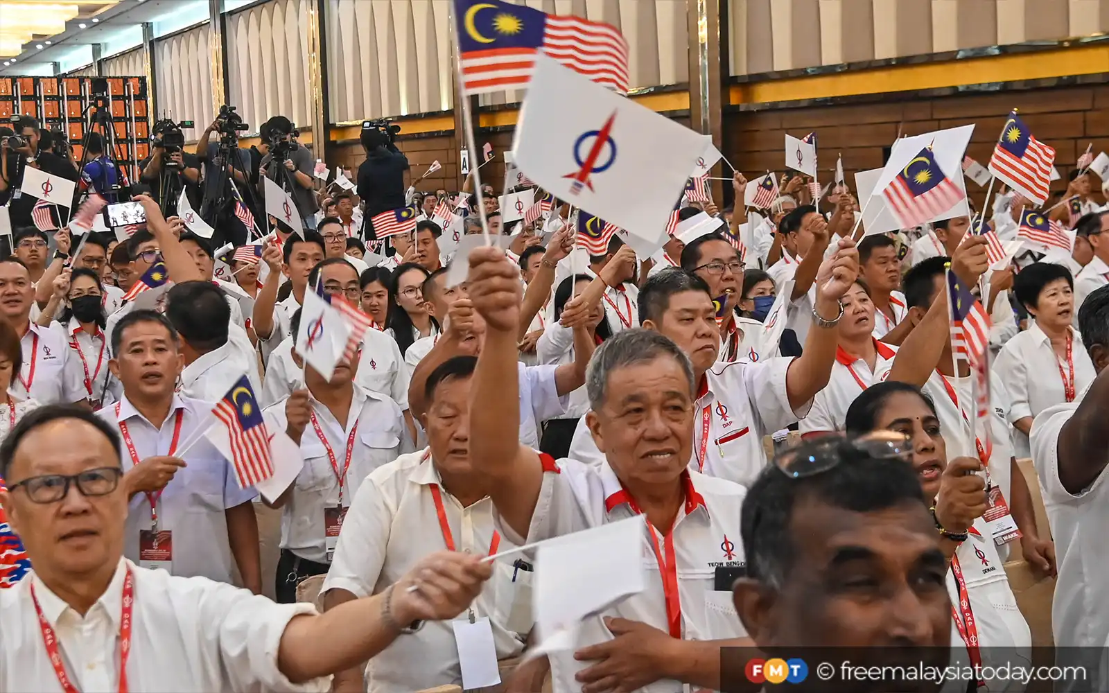 Ambil inspirasi Kit Siang, DAP kekal parti berbilang kaum, kata Loke