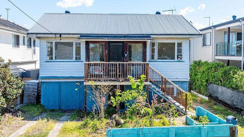 How Denis the dog helped retirees scoop up bayside home
