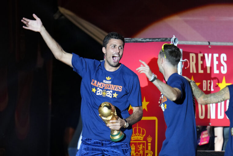 Barcelona submit third bid to sign Rodri from Manchester City