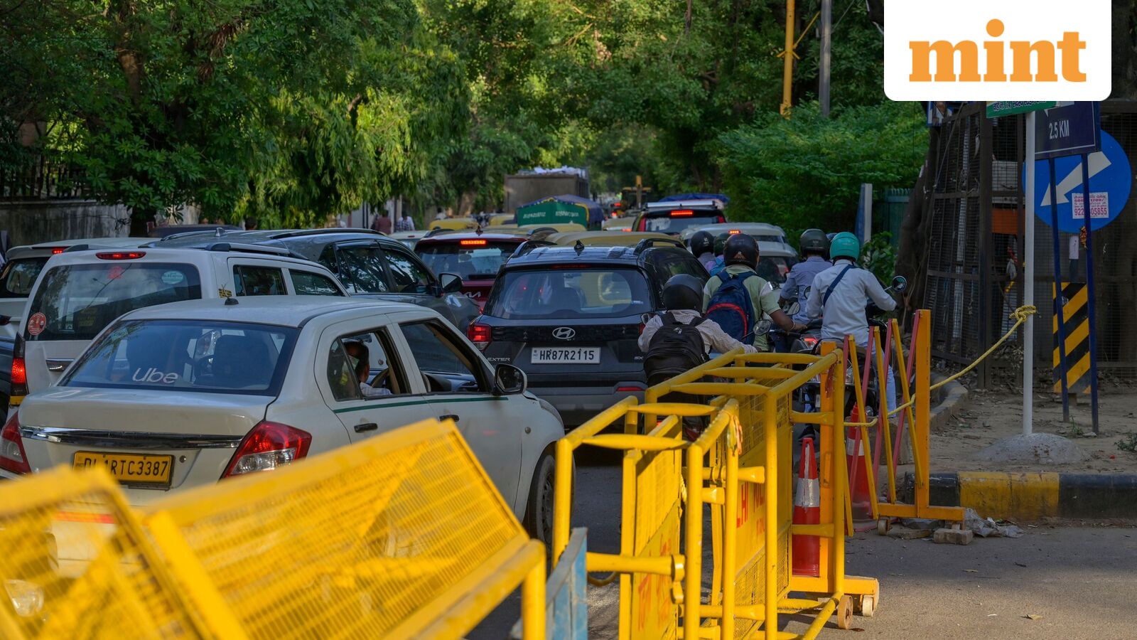 Delhi Police issues traffic advisory: Avoid THESE routes today as Chehlum procession passes through Southern range