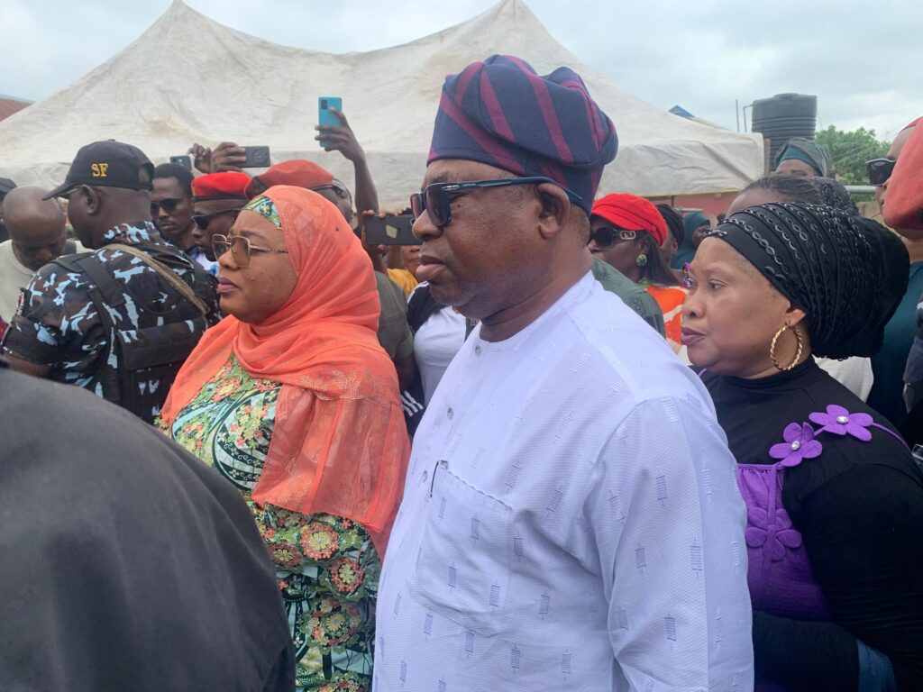 Osun guber: Voting at APC candidate Oyebamiji’s polling unit stretches into the night
