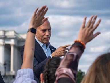 Jeffries says House Democrats reaching to flip Trump districts