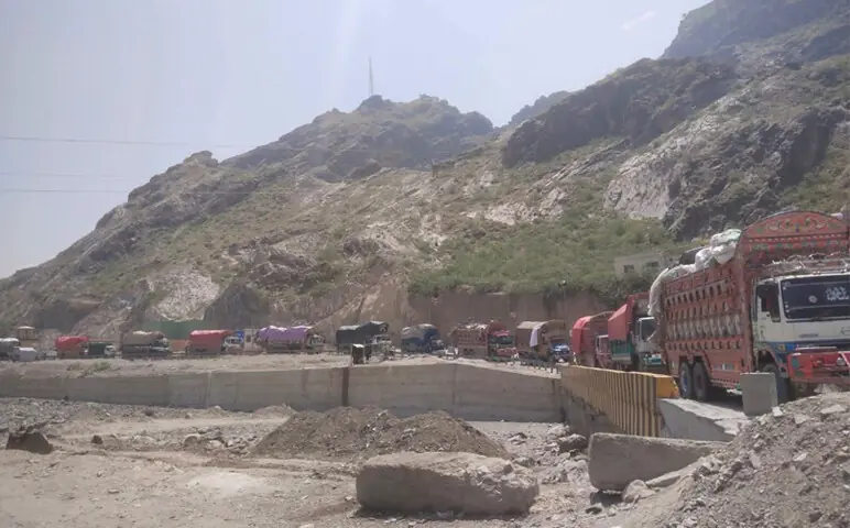 Extensive vehicle checking slows Afghans’ repatriation at Torkham