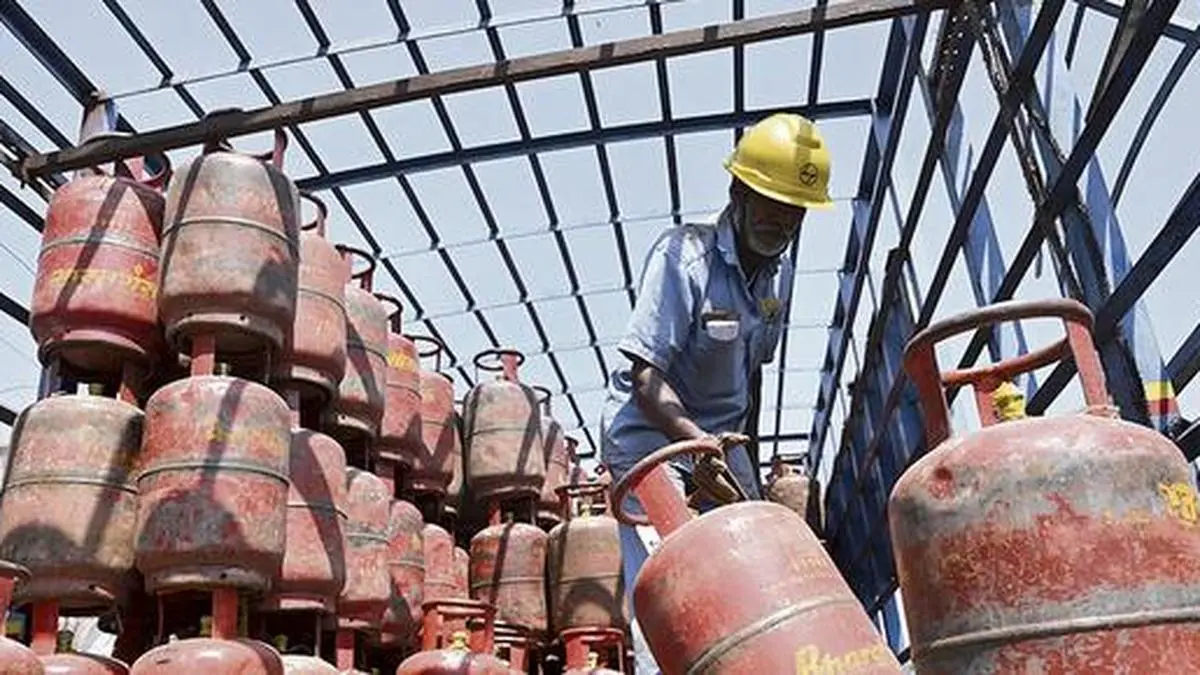 Govt sets LPG production targets for refiners; Reliance gets largest quota