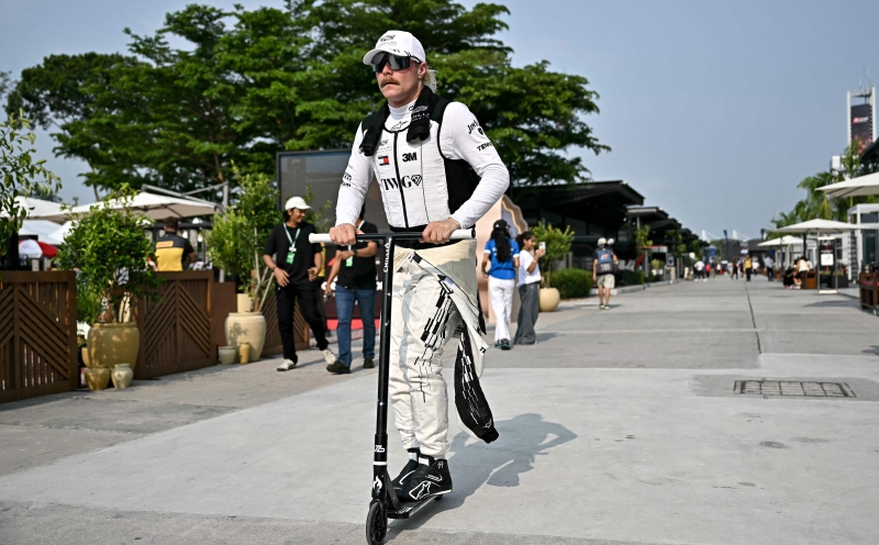 Bottas cycles past gridlock outside Sepang circuit
