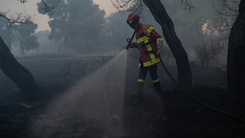 Firefighters hope to contain blaze on outskirts of Athens
