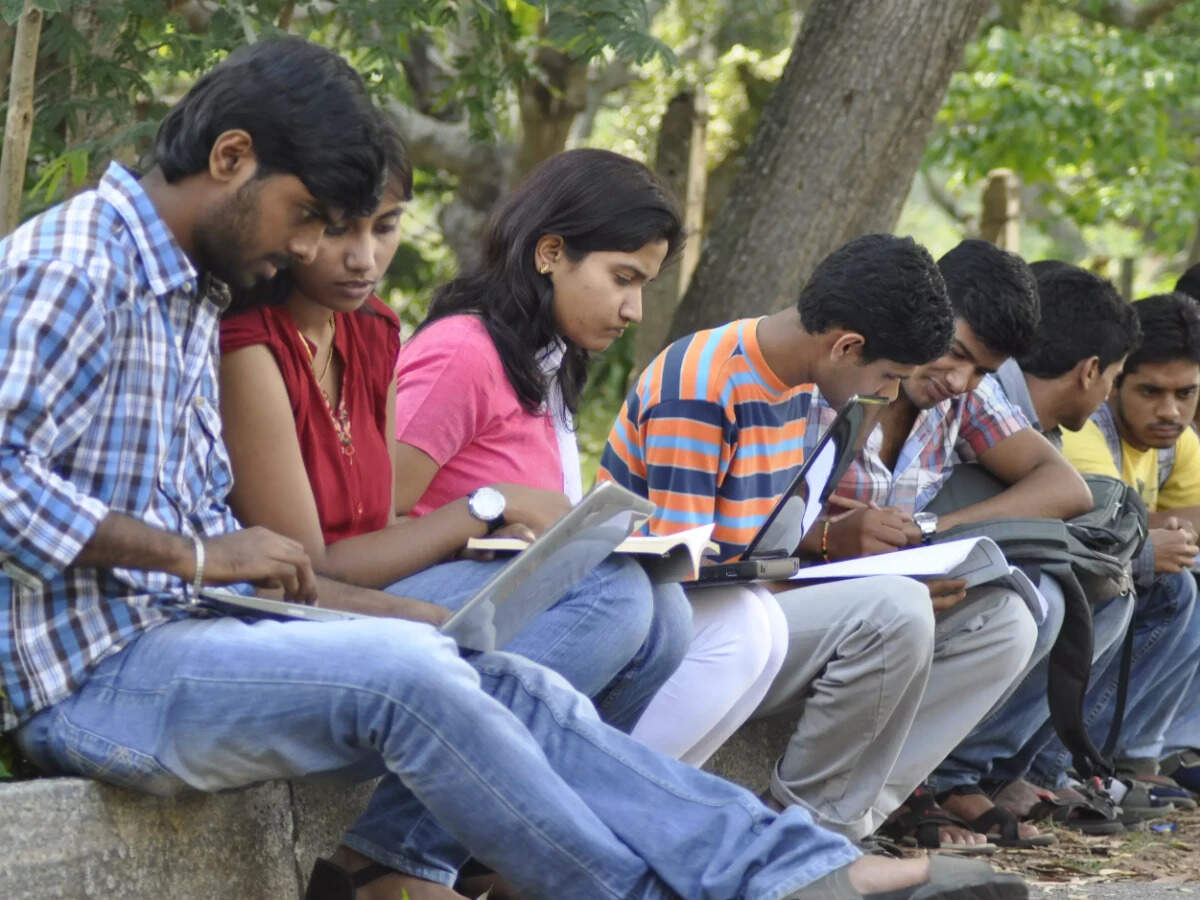 Parliamentary panel on finance suggests task force to fill 38 vacant DIPAM positions