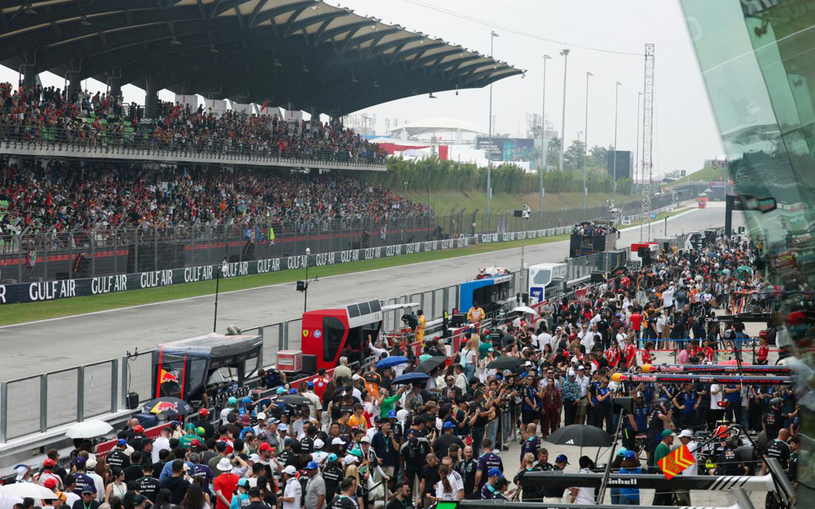 Sepang draws record 261,000 spectators