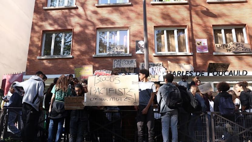Hundreds of French high schools close as student protests continue