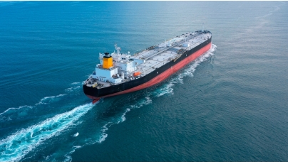 Oil climbs over $1 on tanker attacks, no progress on peace