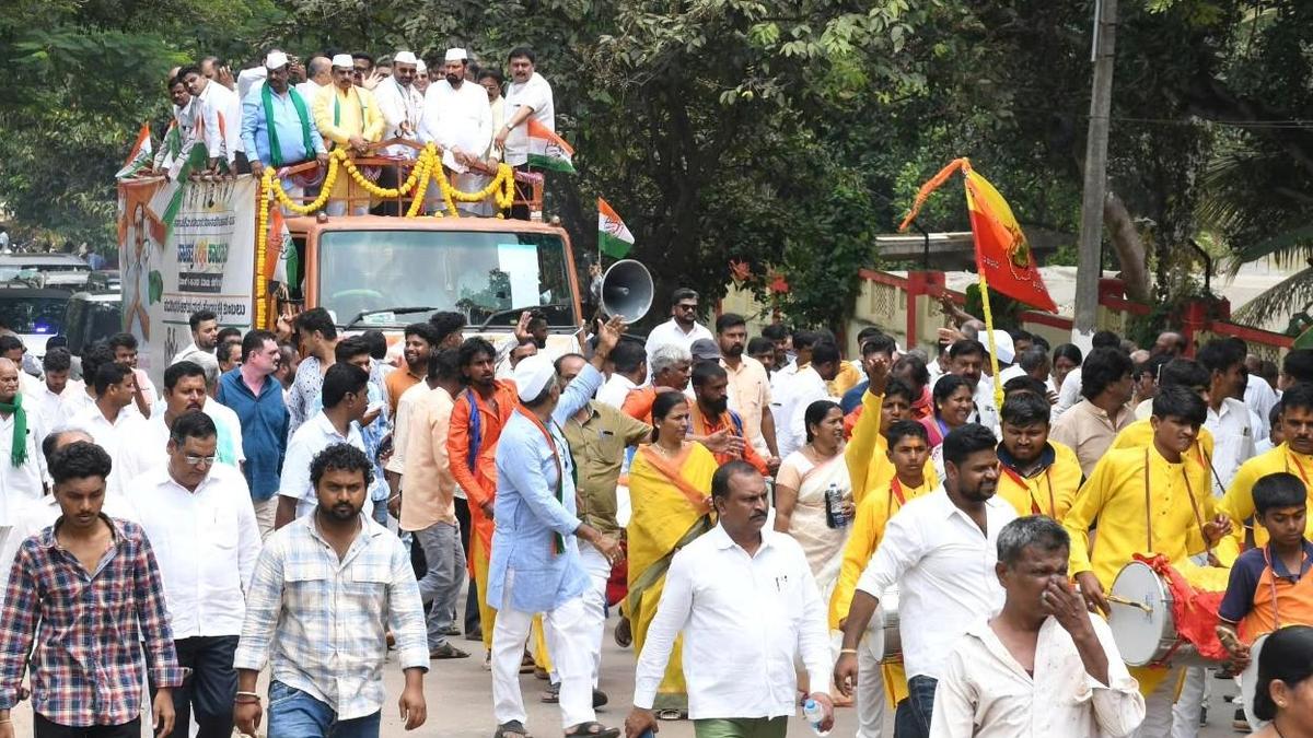 Congress nominee Limbikai files nomination after procession, student leader Kanthakumar too in fray