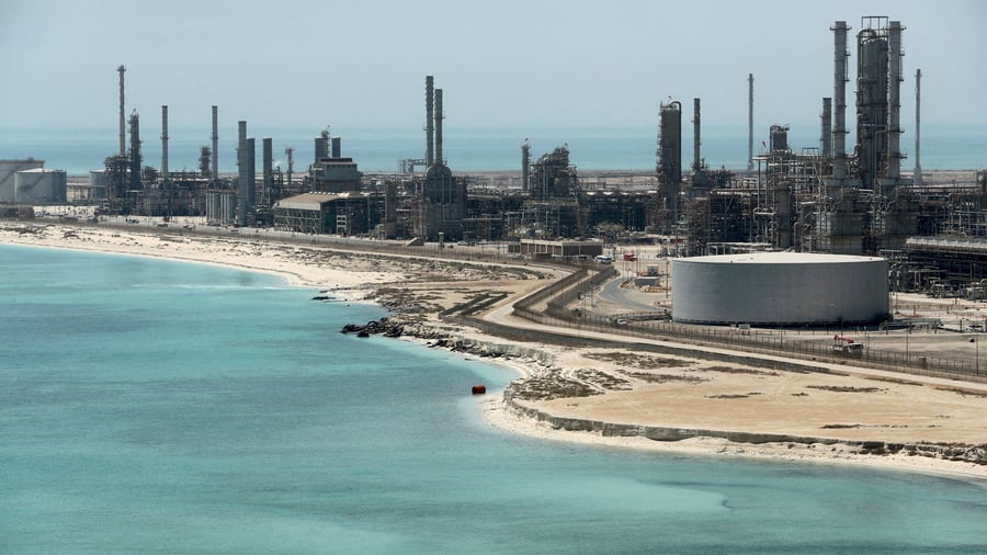 Business figures: Saudi Aramco profits significantly from rising oil prices - profit rises to $29 billion