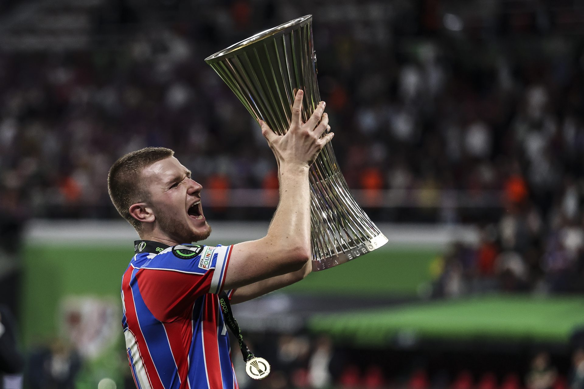 Premier League side slap €90m-plus price tag on Real Madrid midfield target – report