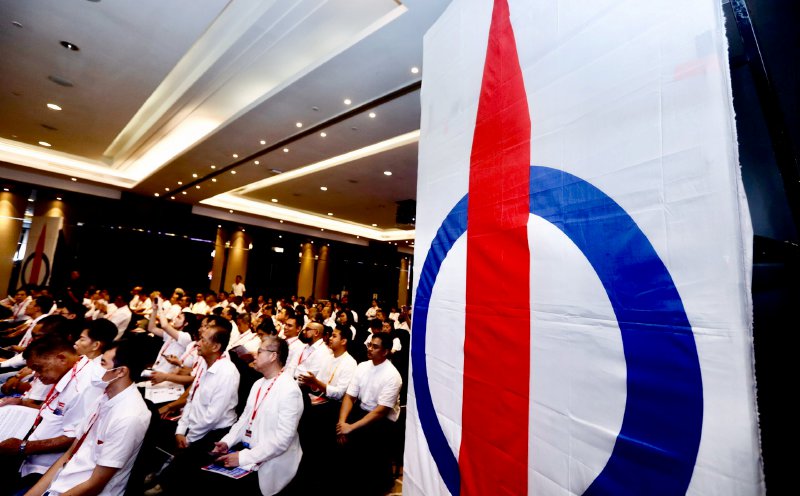 All 14 delegates debate in favour of DAP remaining in Cabinet ahead of secret ballot