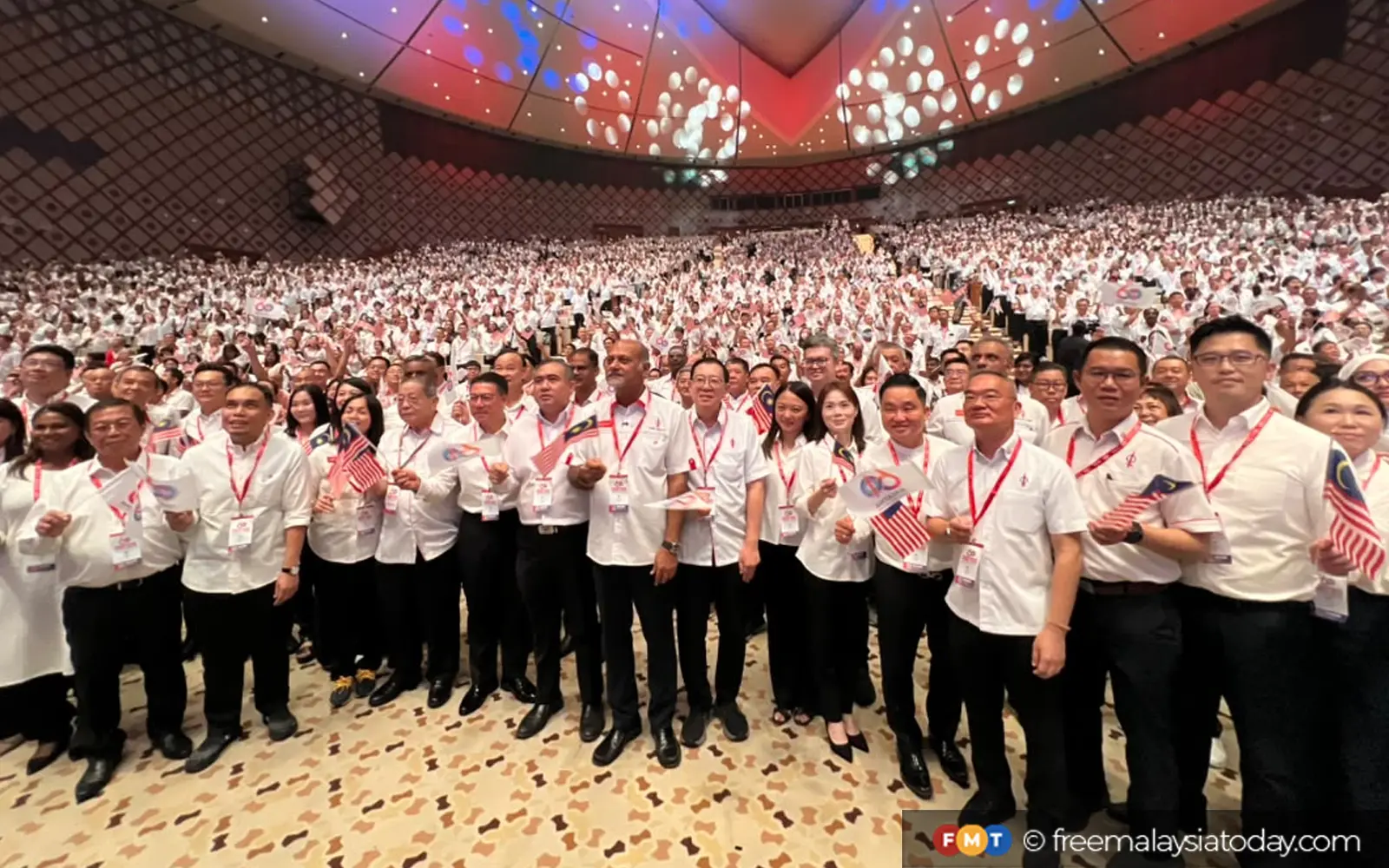 ‘Stay in govt’ mood prevails among DAP delegates, vote pending