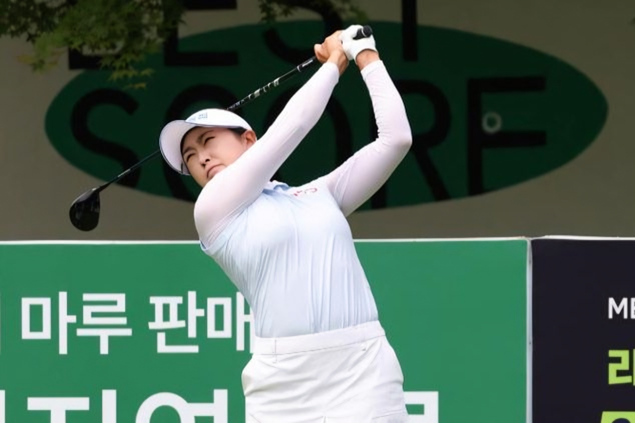 Why are companies eager to host golf championships?