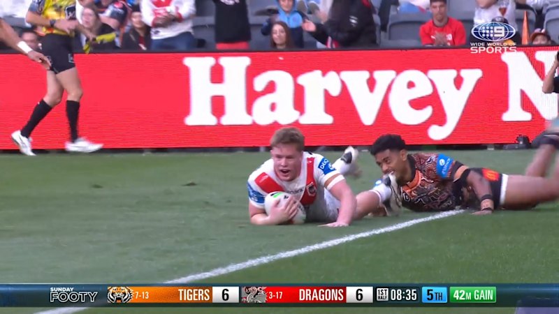 Young Dragons star runs past Doueihi