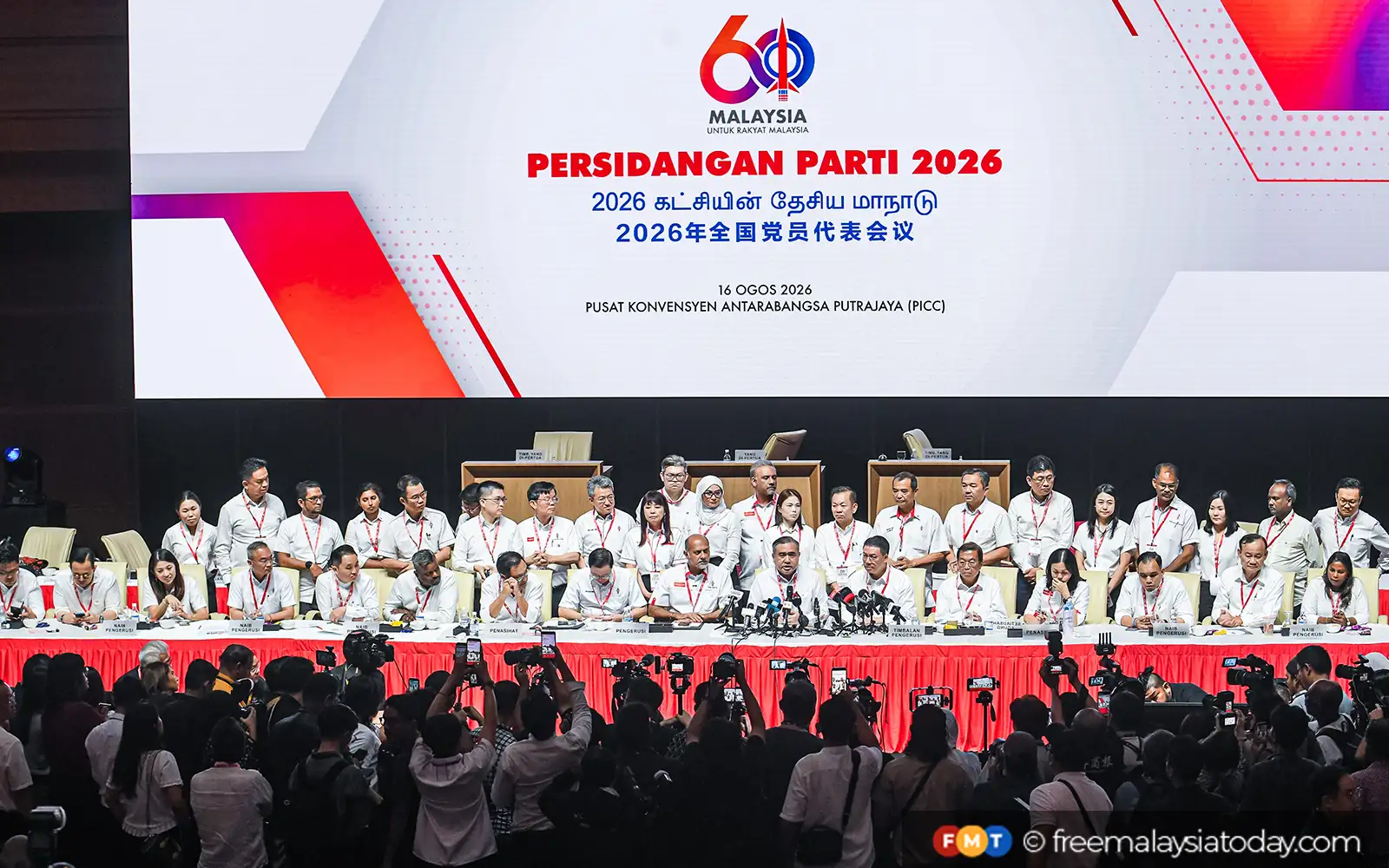 DAP tersepit antara sokongan Cina dan usaha tarik pengundi Melayu