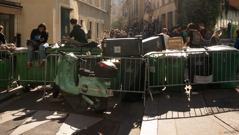 Tens of thousands expected in Paris for high school protests