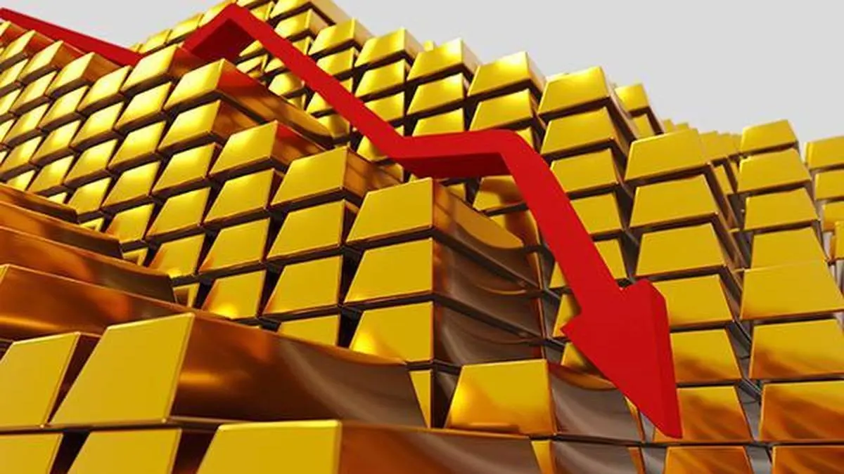 Gold inches lower as firmer dollar, higher yields weigh