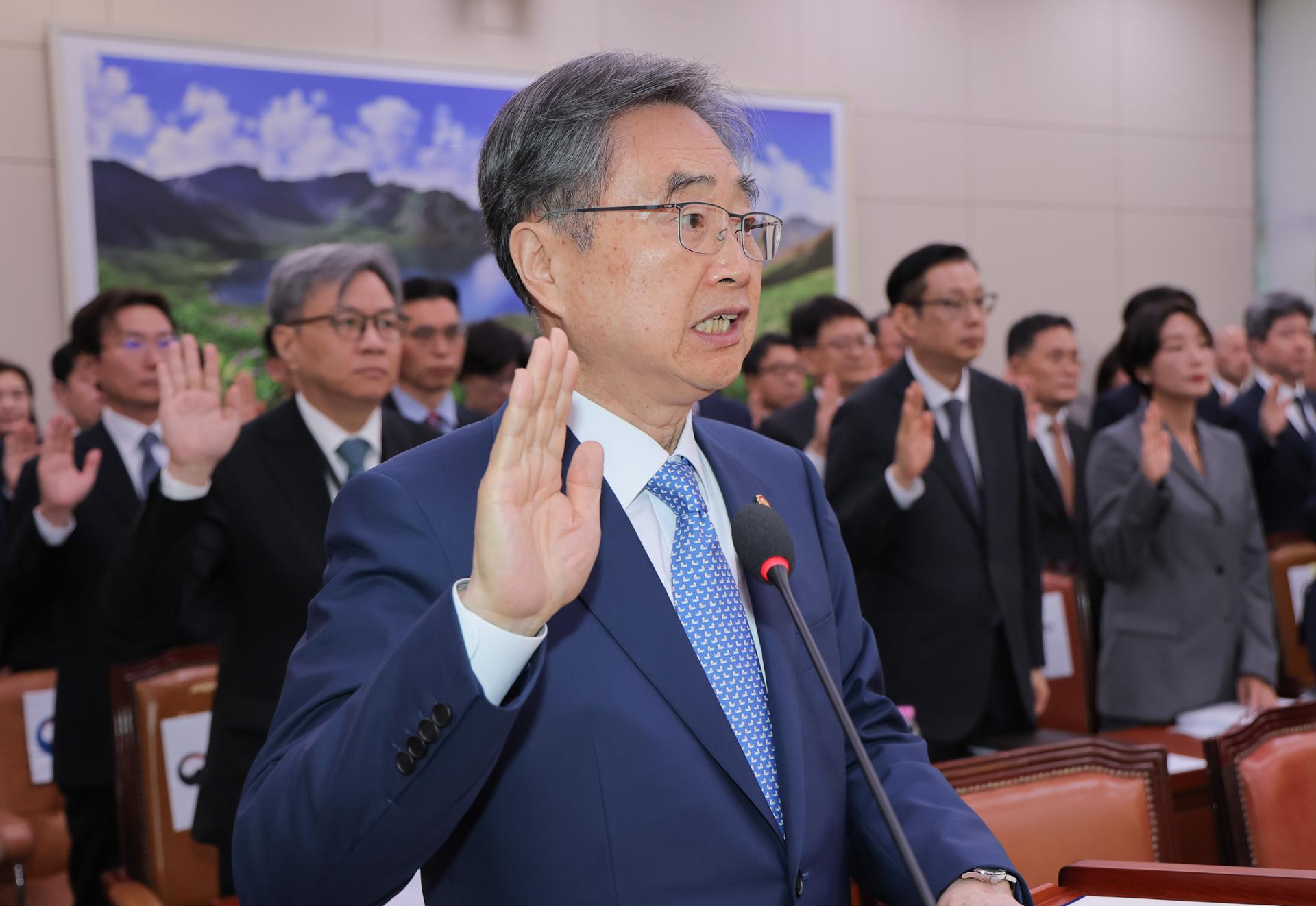 FM Cho says S. Korea reviewing diplomatic responses to NK mine blast inside DMZ
