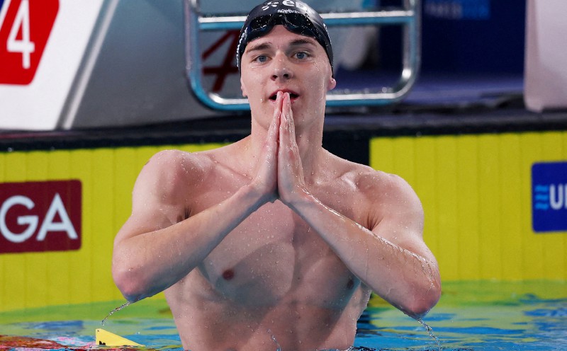 Germany's Liebmann smashes 1500m world record
