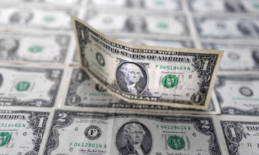 Dollar falls against dong