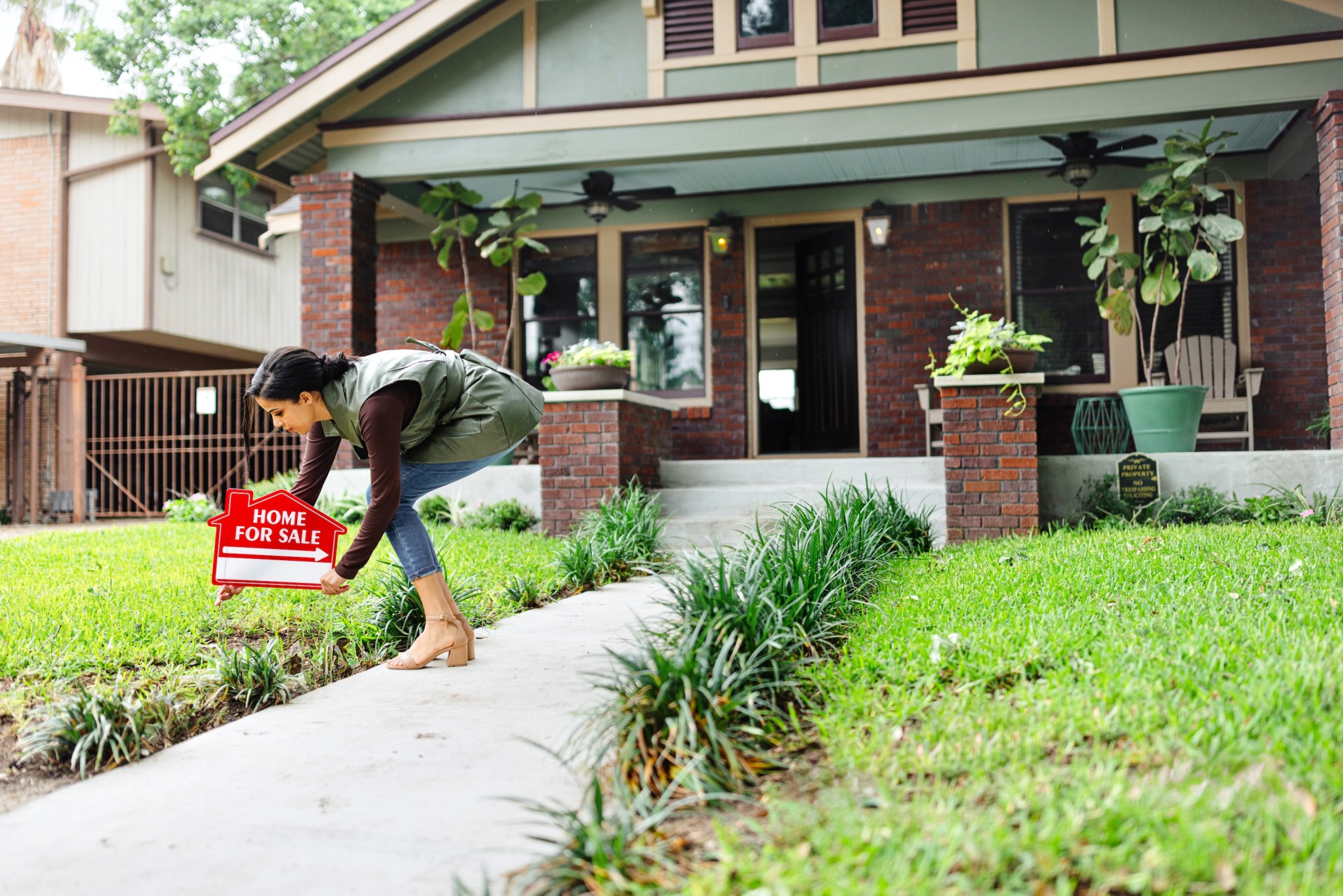Redfin signals a shift in power to buyers as a record share of sellers cut prices for this time of year—but 7% mortgage rates are a problem