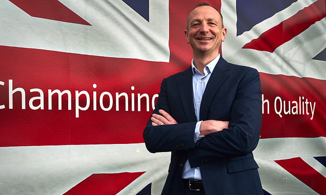Aldi boss Giles Hurley blasts rivals' 'phoney' loyalty deals
