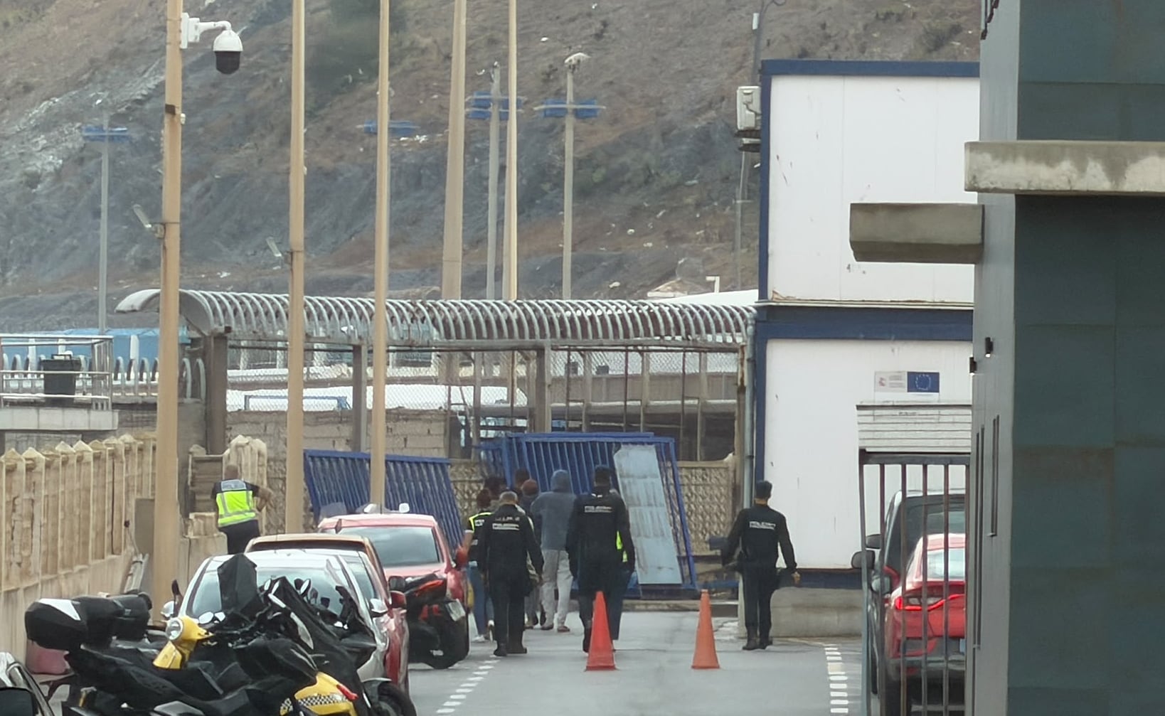 El desalojo de la playa de El Trampolín dispara los “retornos voluntarios” en Ceuta: 900 regresos en un día