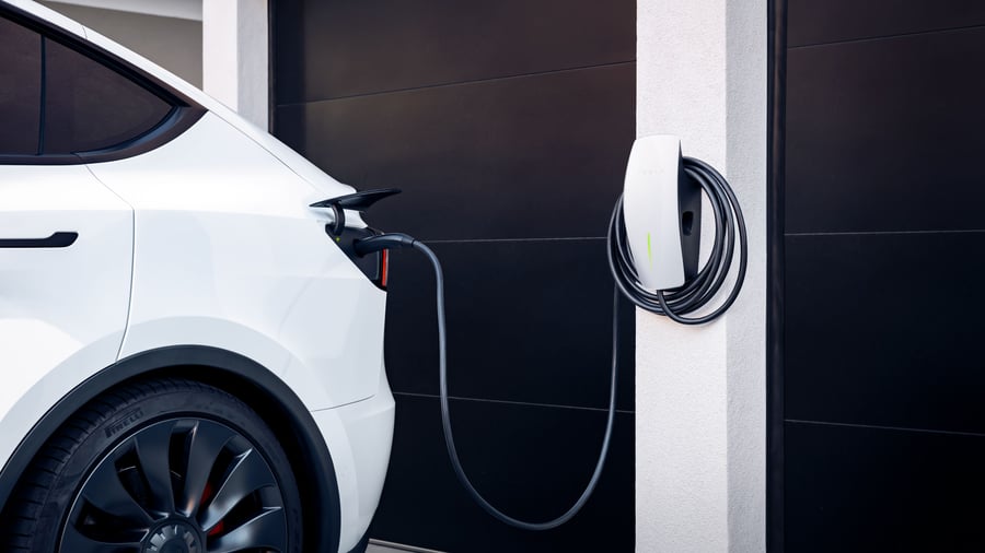 Elektromobilität: Cyberrisiko Ladeinfrastruktur: Forscher hacken Tesla-Wallbox in 45 Sekunden