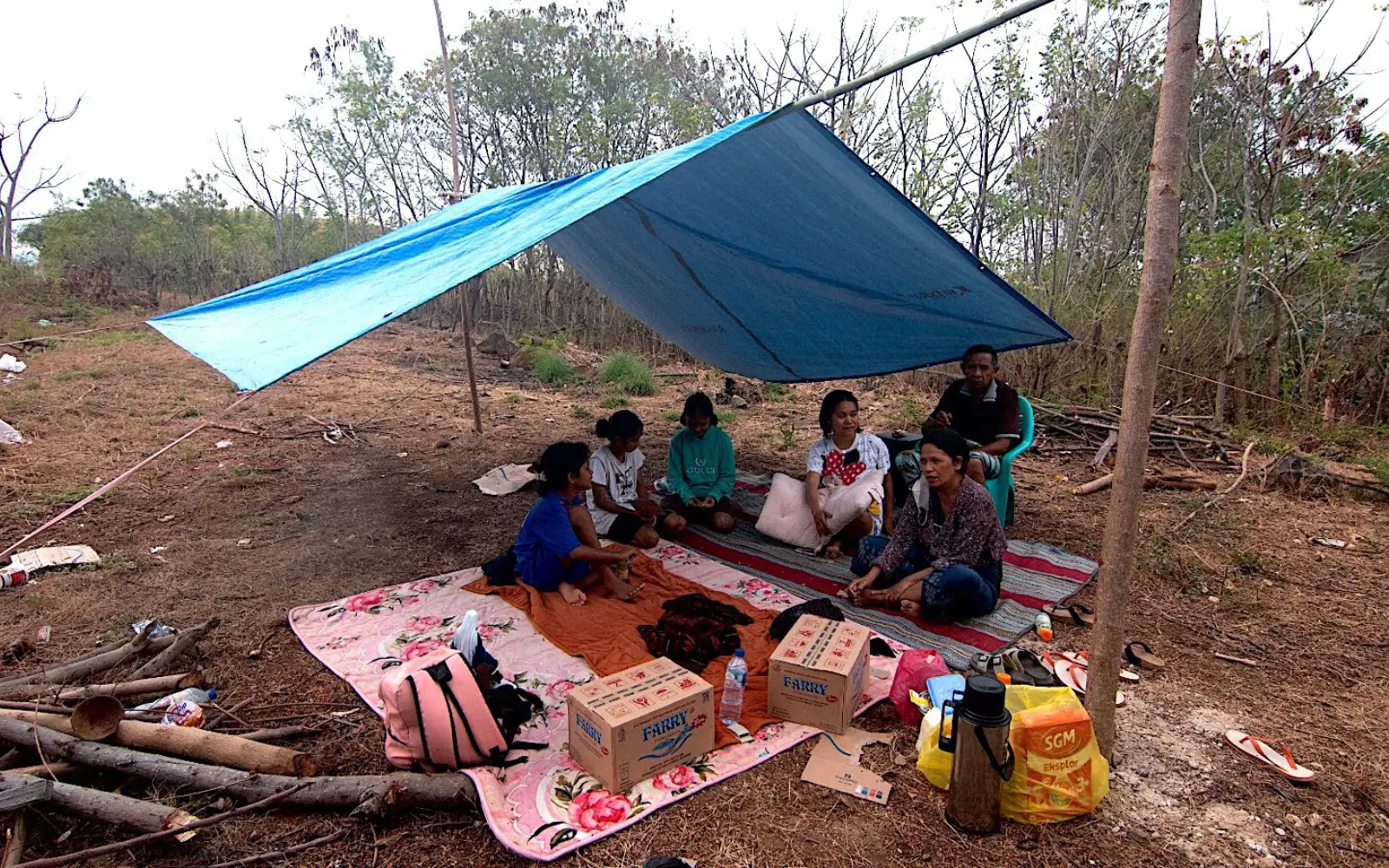 Thousands await aid after deadly Indonesia quake