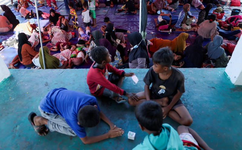Thousands await aid after Indonesia quake kills 51