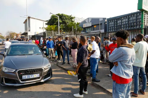 Asylum seekers queue as March and March blocks access to Durban refugee centre