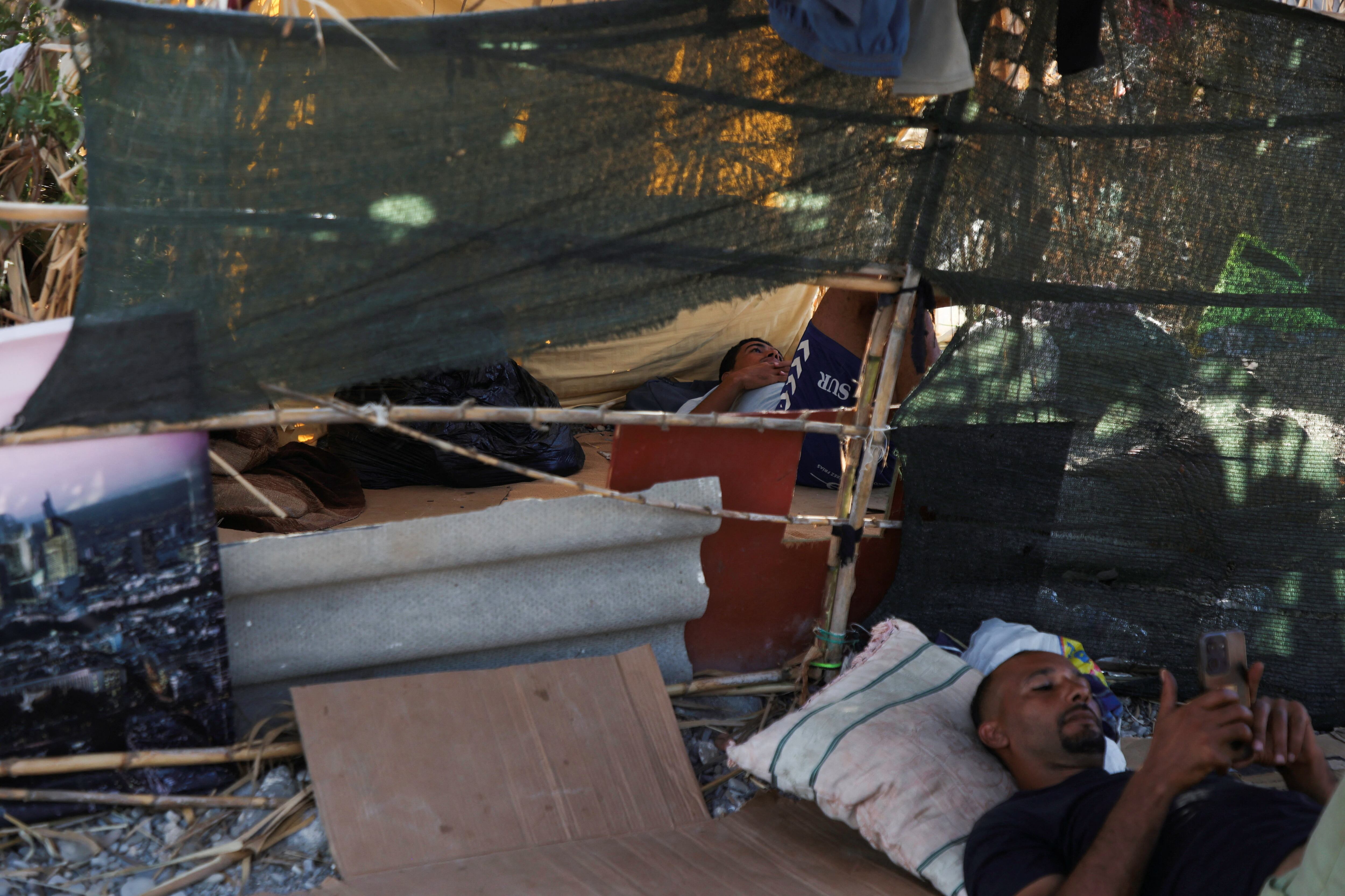 Última hora de la entrada de inmigrantes a Ceuta, en directo | El Gobierno está “en contacto” con Marruecos para “buscar una solución” a la expulsión de periodistas de Castillejos