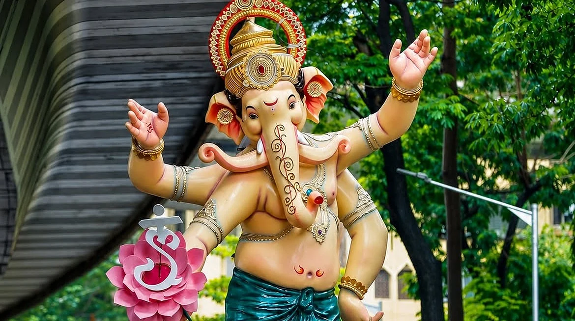 Mumbai Cha Lambodar's Rare 3-Trunk Ganapati Concept Is Going Viral – Here’s The Story Behind It
