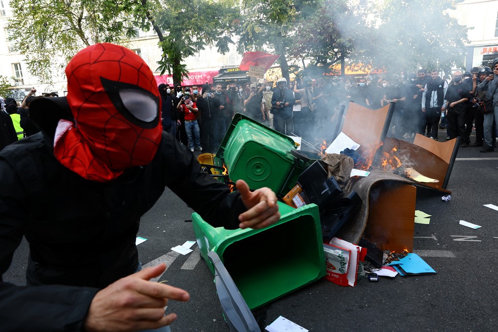 Hundreds of schools shut down as France’s student protest intensifies