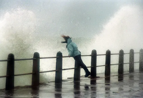 Cape Town weather: Fine and mild, but coastal wave warning remains