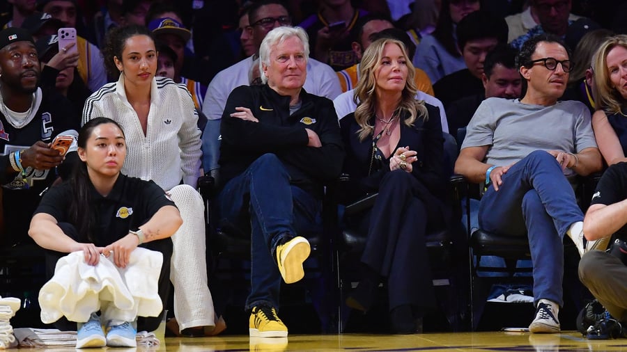 NBA: Warum verkaufte der Lakers-Besitzer nach weniger als einem Jahr?