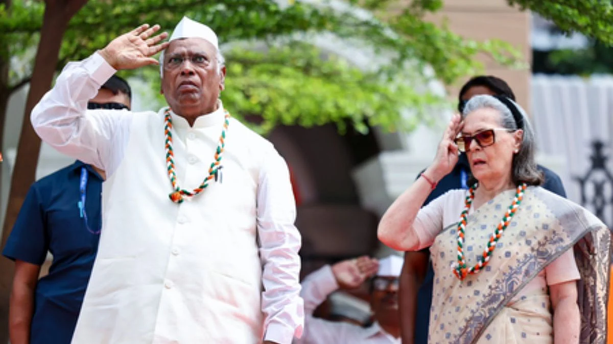 BJP Files Police Complaint Against Sonia Gandhi Over Vande Mataram Row