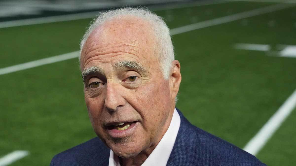 Eagles owner Jeffrey Lurie sends classy message to Lane Johnson after stunning retirement
