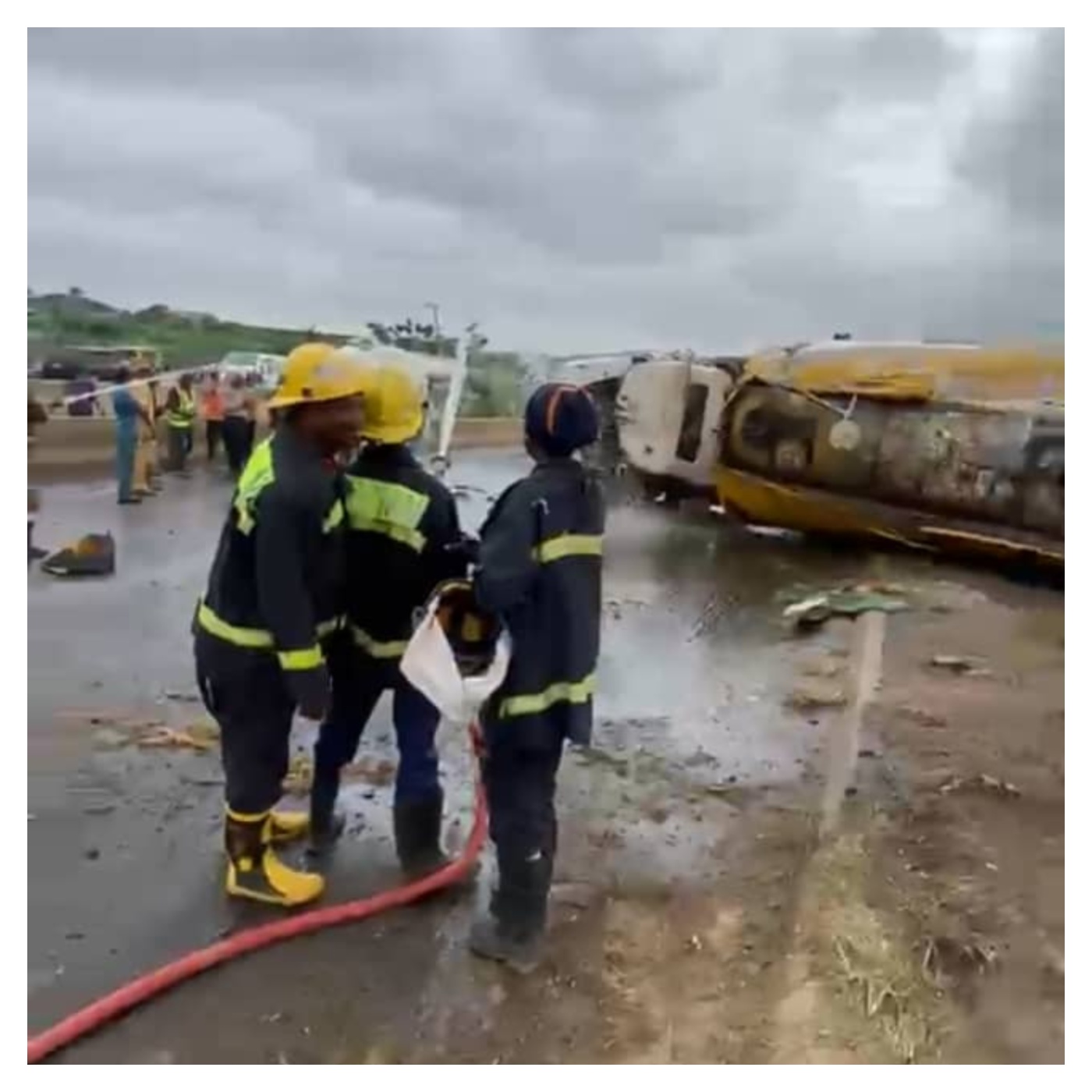 Fire agency recovers two bodies as tanker summersaults in Ibadan [PHOTO]