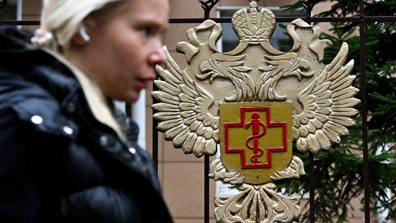 Trump says will speak to Putin on plague, after death of Russian lab tech