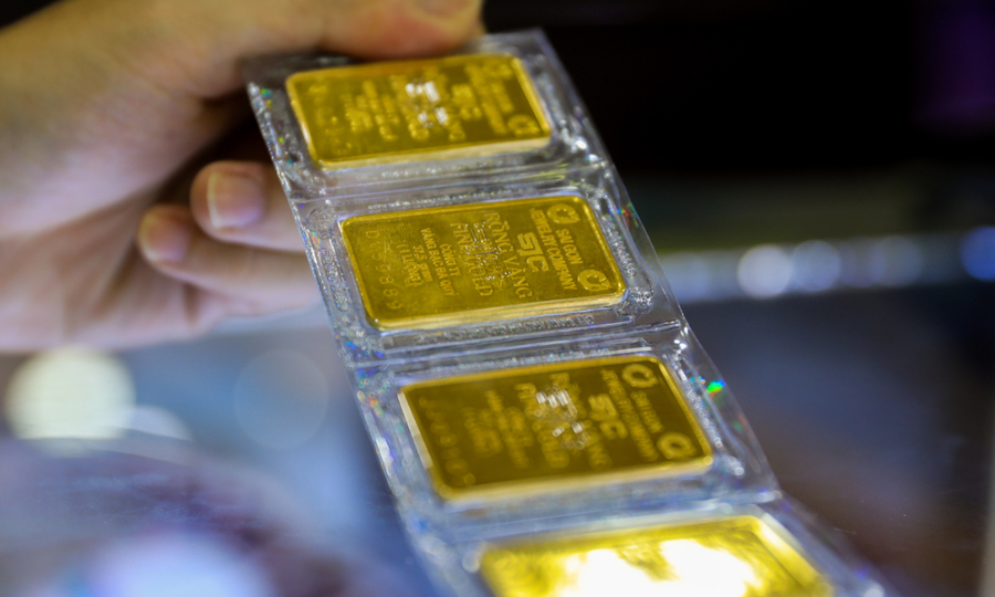 Gold prices slip after 3-day flat streak