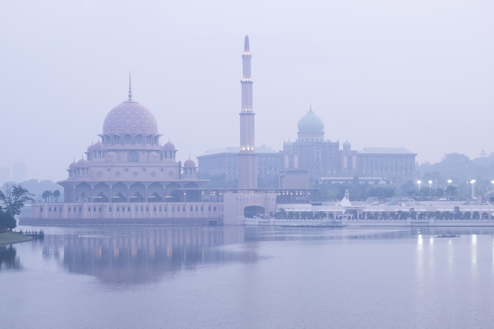 Three towns choke on unhealthy API, Serian tops list as haze blankets Malaysia