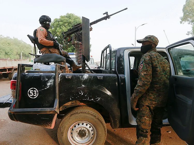 Gunmen kill 17 in northwestern Nigeria: authorities