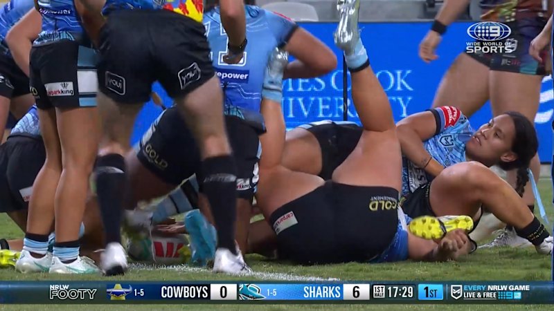 Weale crashes over the tryline