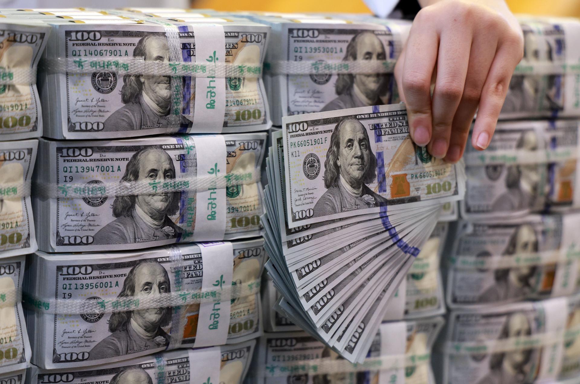 Corporations' excess funds hit record high in Q2 on robust chip exports