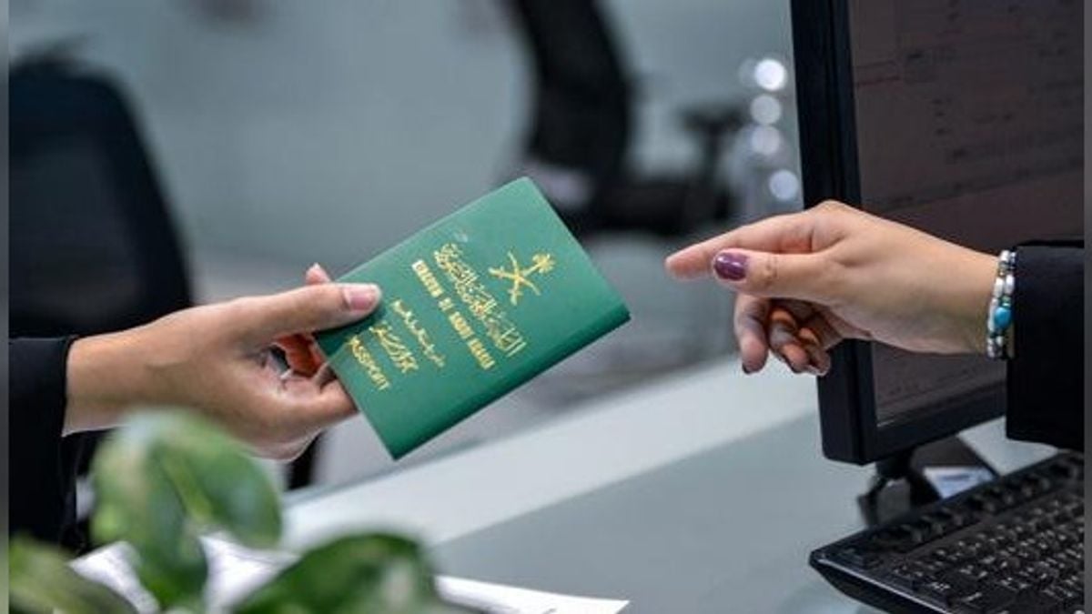 Saudi passport renewal requires presence in Kingdom, authorities clarify