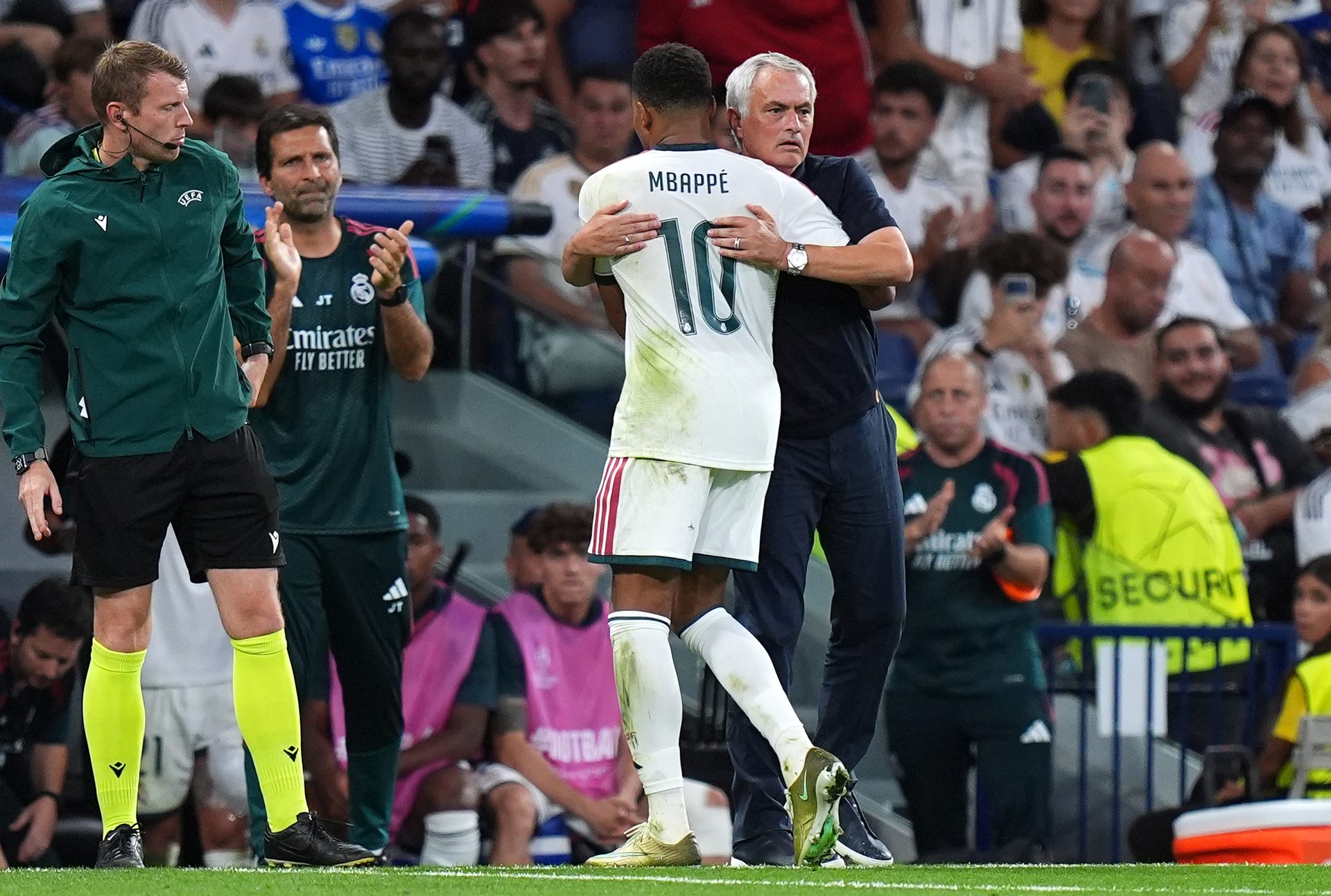 Mourinho’s message to Real Madrid superstar after international break controversy: ‘Outside I will defend you, here…’